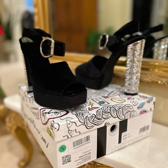 Jeffrey Campbell 5 1/2” heels - Picture 3 of 5